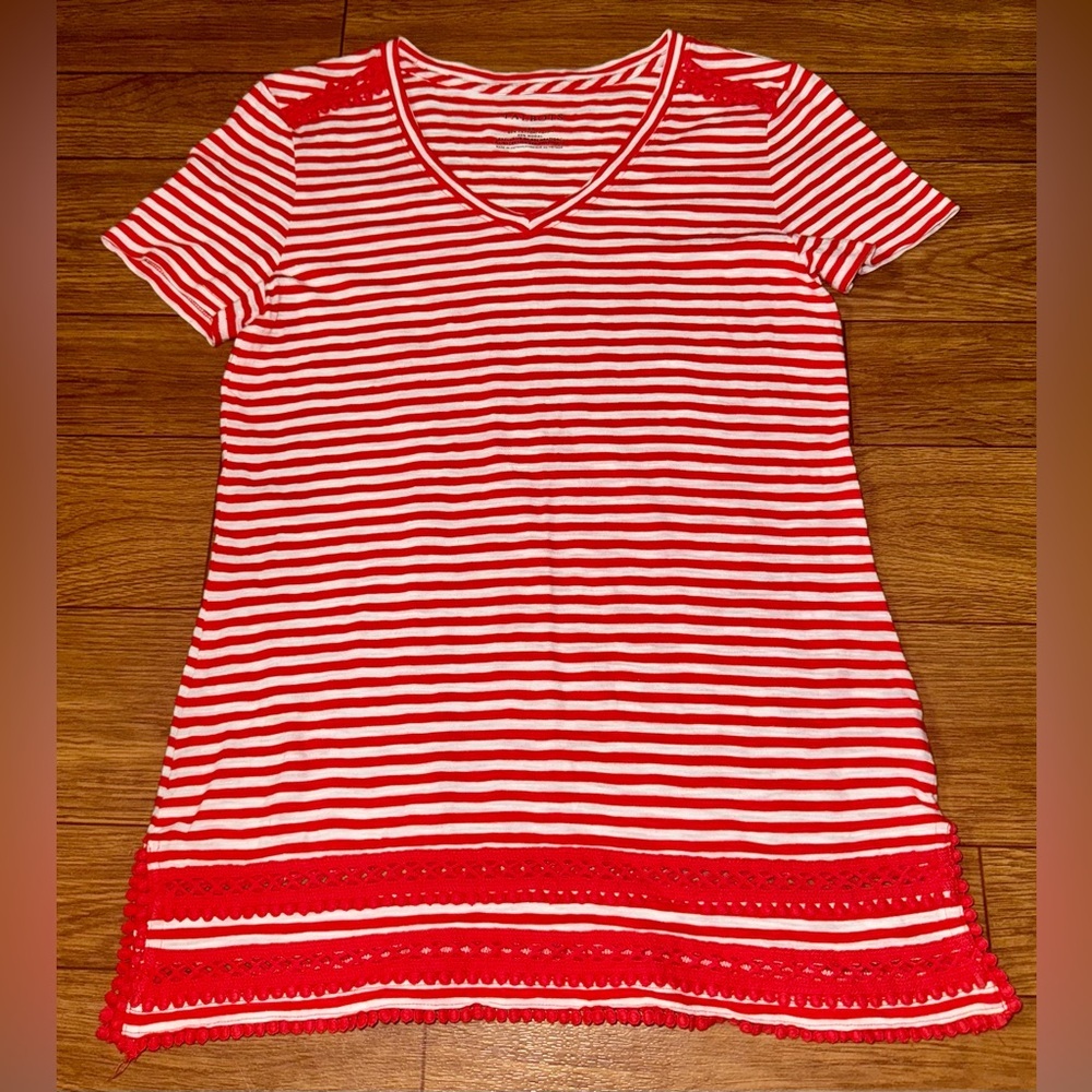 Talbots XS Shirt Top Red White Striped Short Sleeve V Neck Cotton Embroidered
